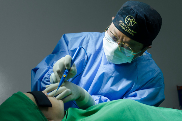 Milton Seigi Hayashi aborda os medos mais comuns e mostra como o diálogo médico-paciente reduz inseguranças e aumenta a confiança.