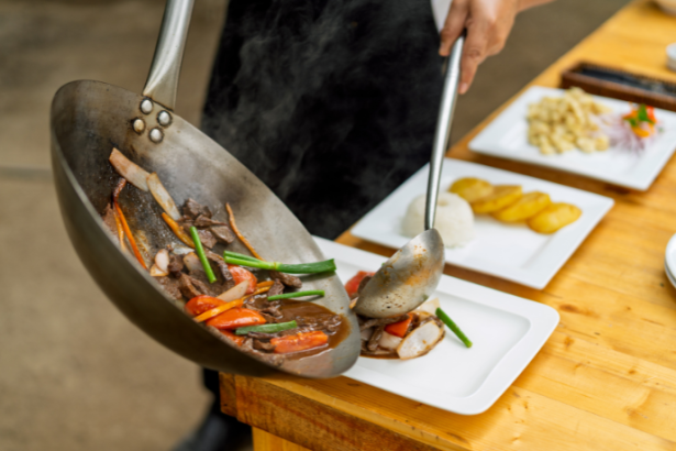 Viajar pelo Brasil é mergulhar na riqueza da gastronomia e da identidade cultural, experiência valorizada por Kelsem Ricardo Rios Lima.