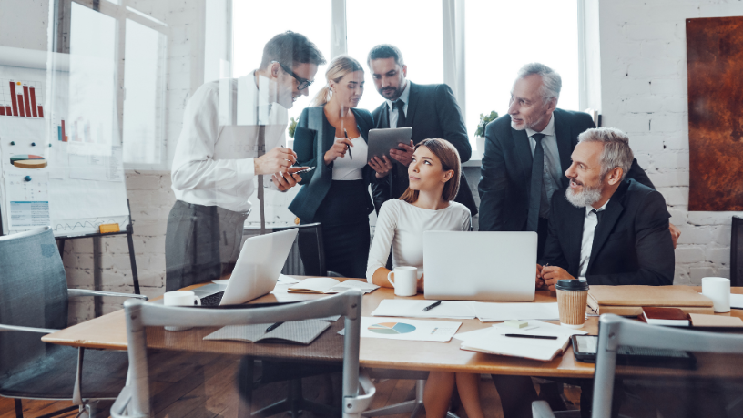 Decisões maduras nascem quando o gestor, como reforça Alfredo Moreira Filho, sabe reconhecer nas vivências passadas um mapa de clareza para o presente.