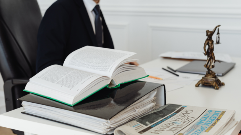 A leitura de clássicos aprimora o raciocínio jurídico ao fortalecer lógica, interpretação e sensibilidade, destaca Hebron Costa Cruz de Oliveira.