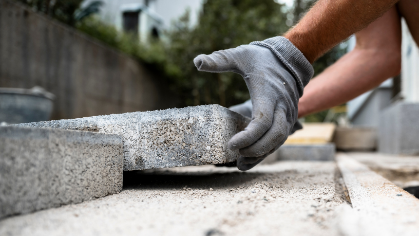 Processos rigorosos de controle de qualidade asseguram a excelência na produção de blocos, pisos e lajes de concreto, segundo Valderci Malagosini Machado.