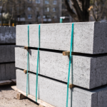 O controle de qualidade na produção de blocos, pisos e lajes de concreto é essencial para garantir desempenho e segurança, como destaca Valderci Malagosini Machado.