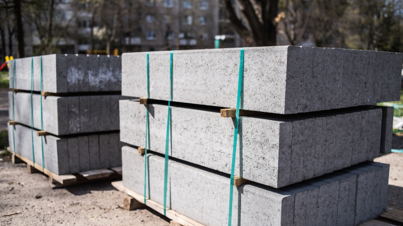O controle de qualidade na produção de blocos, pisos e lajes de concreto é essencial para garantir desempenho e segurança, como destaca Valderci Malagosini Machado.