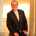 Rodrigo Gonçalves Pimentel explica se a recuperação judicial pode suspender execuções fiscais e quais são os limites jurídicos dessa medida no processo.