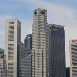 Arranha-céus modernos no distrito financeiro de Singapura.